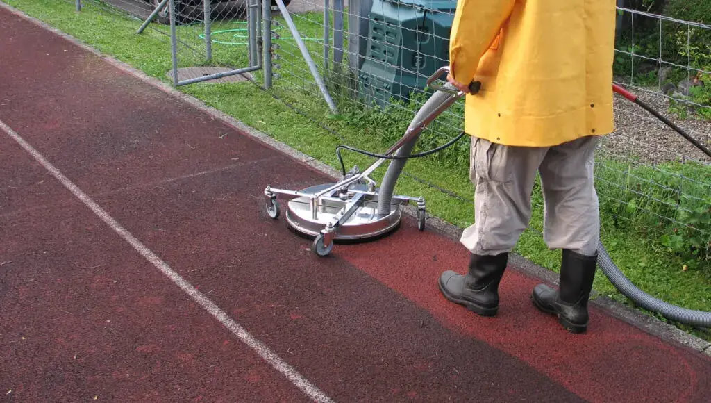 Gereinigte Steinfläche in der Übersicht